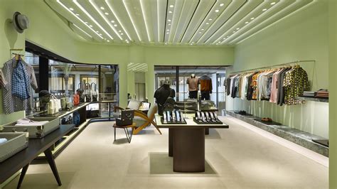 Prada inaugura due nuovi negozi a Monte.